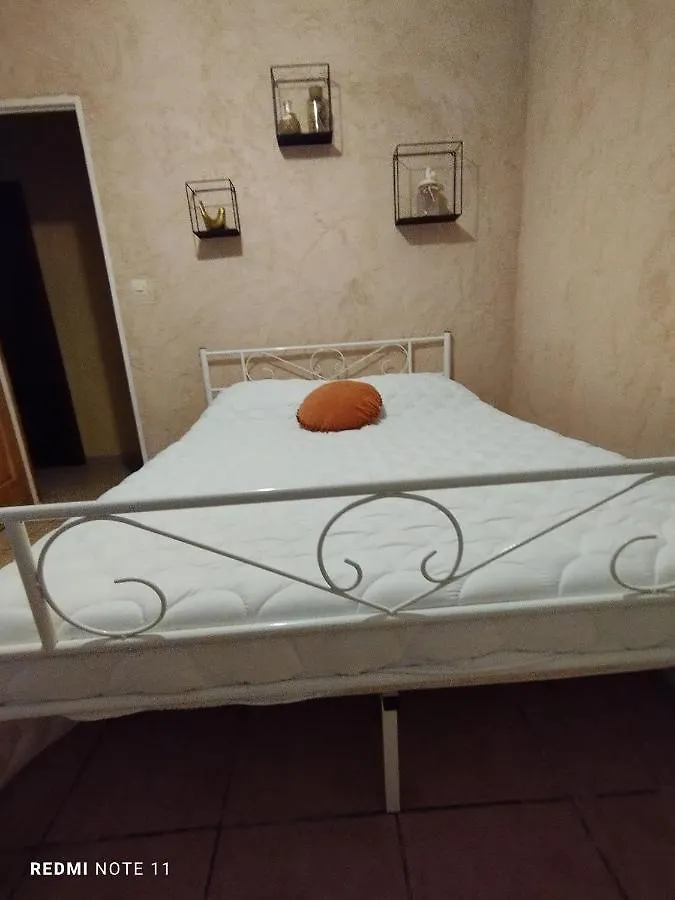 Chambre D Hotes En Provence, Au Pied Du Luberon, Les Coquelicots La Tour-dʼAigues