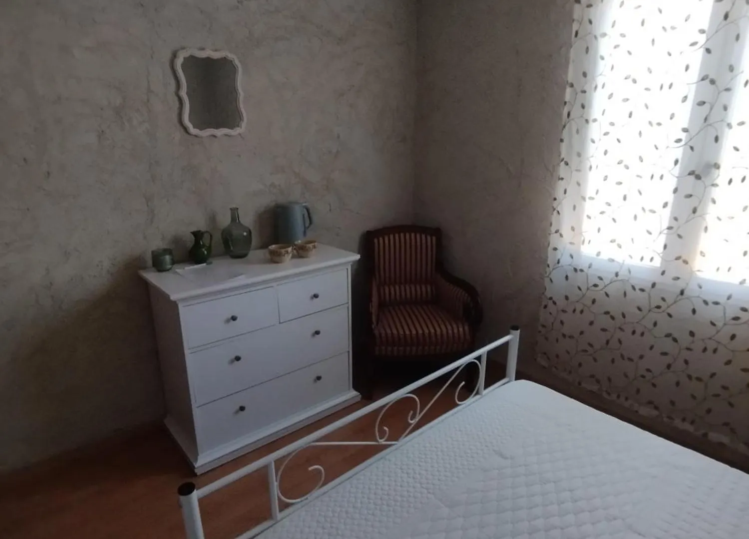 Chambre D Hotes En Provence, Au Pied Du Luberon, Les Coquelicots La Tour-dʼAigues France