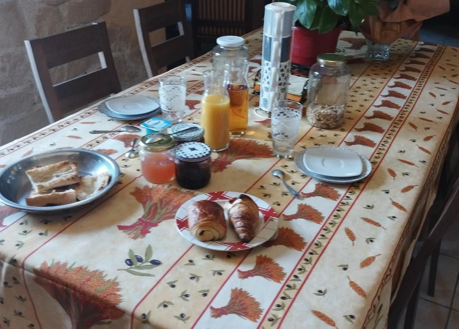 Chambre D Hotes En Provence, Au Pied Du Luberon, Les Coquelicots La Tour-d'Aigues Homestay